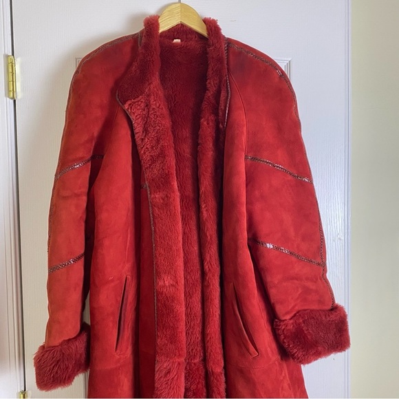 VINTAGE 100% Authentic Red Shearling Coat with leather trim​ - Picture 5 of 13